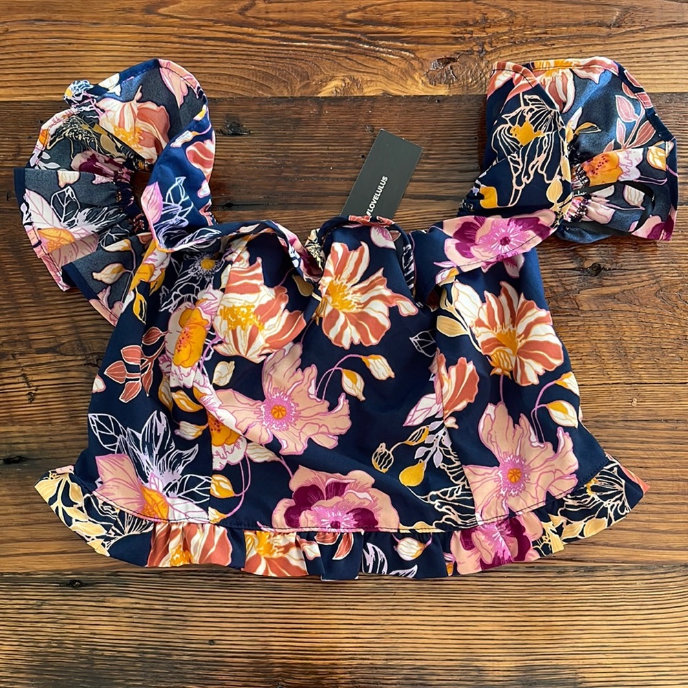 NWT Lulu’s floral crop top size Small